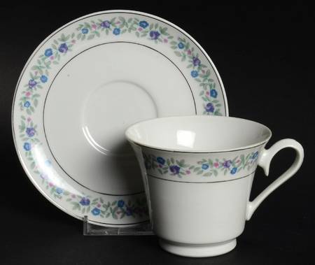 Manigue Footed Cup & Saucer Set