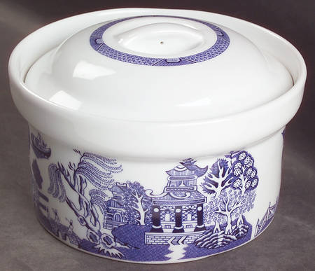 Blue Willow 1.5 Qt Round Covered Casserole