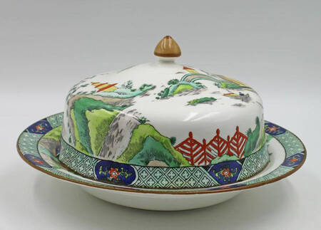 Ye Olde Willow Round Covered Butter