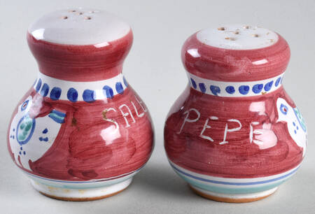 Campagna Chicken (Red Border, Blue Dots) Salt & Pepper Set