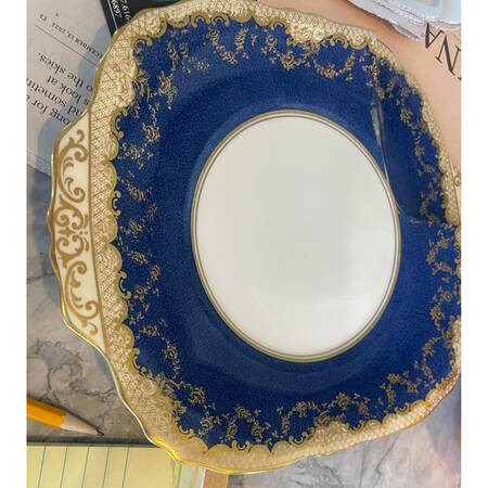 A13044 Square Handled Cake Plate