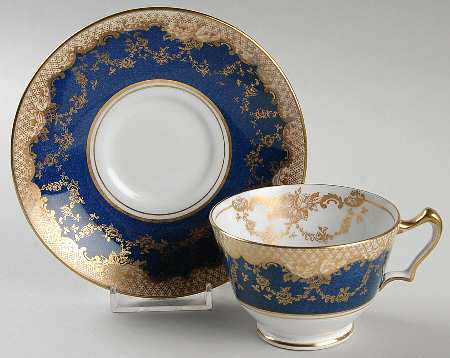 A13044 Footed Cup & Saucer Set