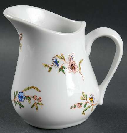 Versailles (Smooth) Creamer