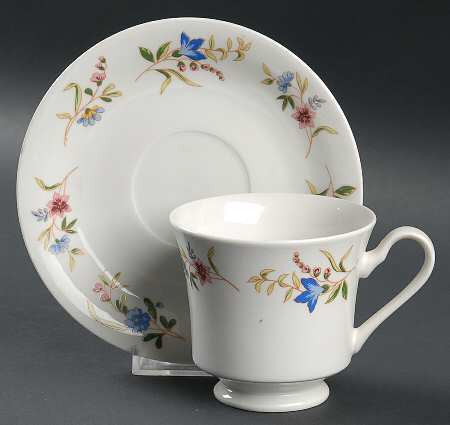 Versailles (Smooth) Footed Cup & Saucer Set