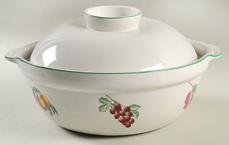 Garden Trellis 2 Qt Round Covered Casserole