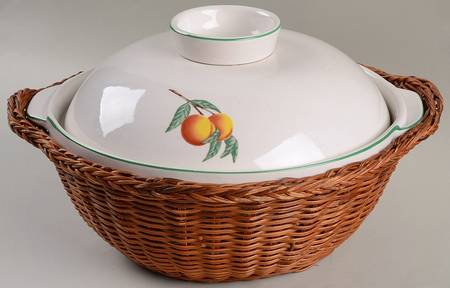 Garden Trellis 2 Qt Round Covered Casserole