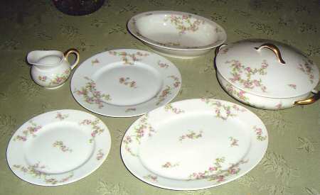 CHF536 Creamer