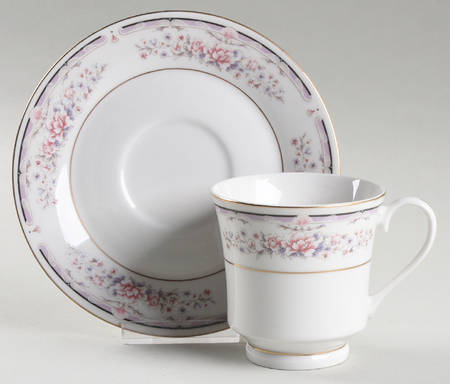 Donna (No Verge) Footed Cup & Saucer Set