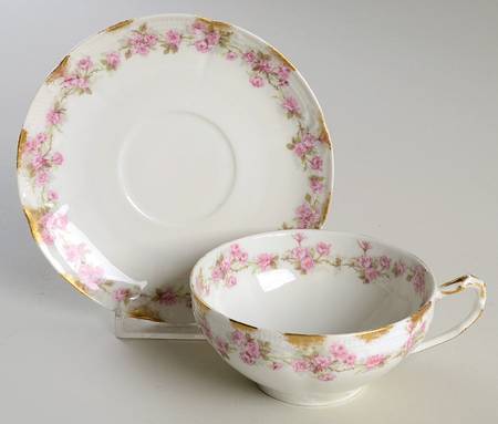 CHF569 Flat Cup & Saucer Set