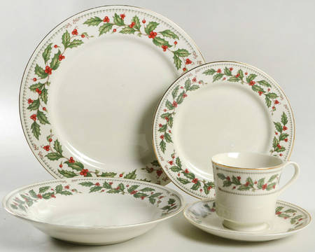 Ivory Holly (Japan) 40 Piece Estate Set