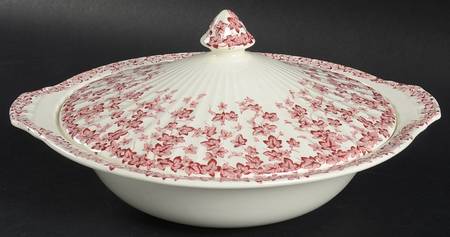 Early English Ivy Pink (Ribbed, Smooth) Round Covered Vegetable