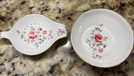 English Rosebud (Smooth Edge) Tea Strainer & Bowl