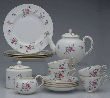 English Rosebud (Smooth Edge) 17 Piece Estate Set