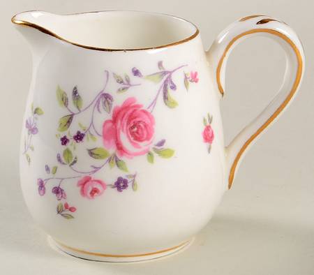 English Rosebud (Smooth Edge) Mini Creamer