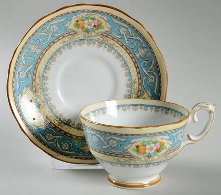15646 (Scalloped Edge) Footed Cup & Saucer Set