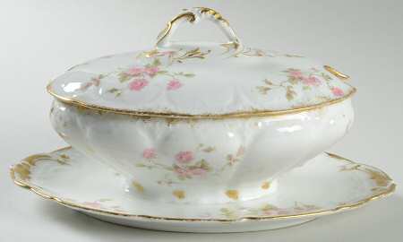 CHF774 Gravy Boat w/Attached Underplate & Lid