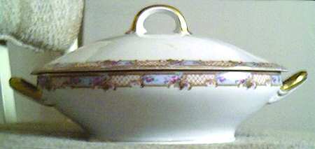 2457 Round Covered Vegetable