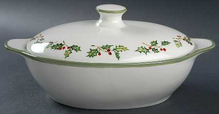 Holiday Celebrations (Green Trim) 1.5 Quart Oval Covered Casserole