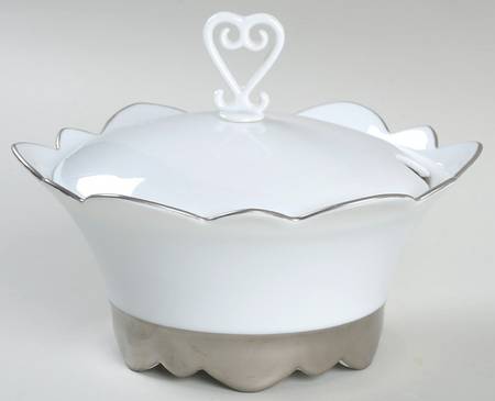 Samoa Platinum (Platinum Trim and Verge) Sauce Boat & Lid