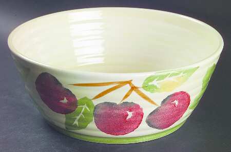 Apple 9" Round Vegetable Bowl