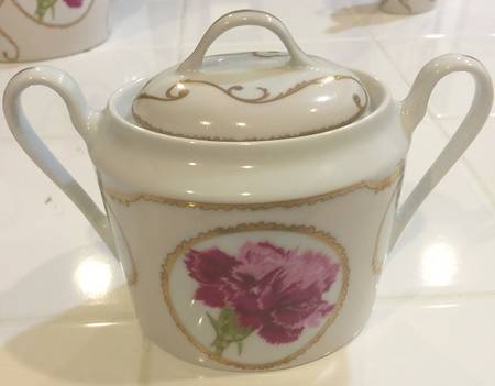 Follement (Gold Trim) Sugar Bowl & Lid