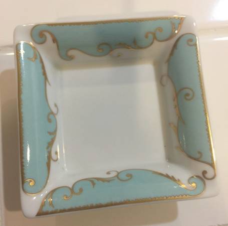 Follement (Gold Trim) Butter Pat