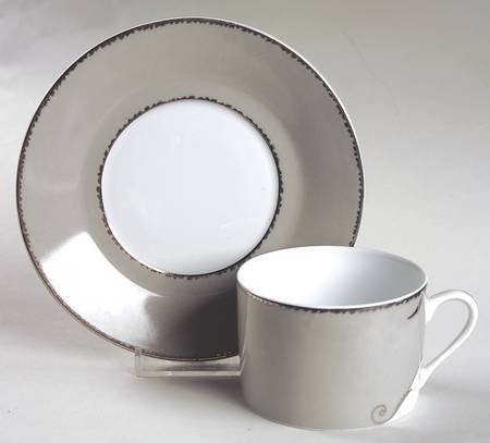 Follement (Gold Trim) Flat Cup & Saucer Set
