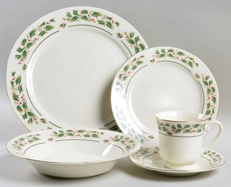 Holly Traditions 5 Piece Place Setting