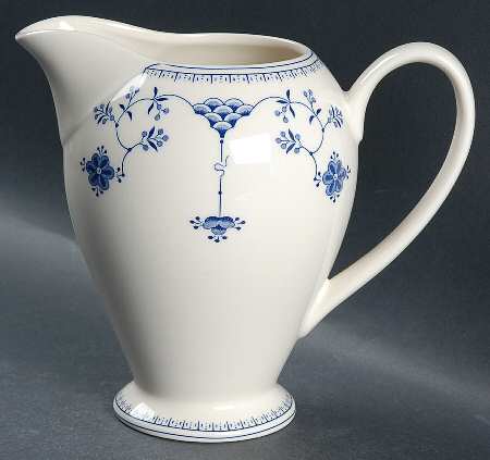 Helsinki Finlandia (Smooth Edge) 24 Oz Milk Jug