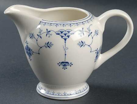 Helsinki Finlandia (Smooth Edge) Creamer