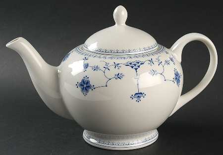 Helsinki Finlandia (Smooth Edge) Teapot & Lid