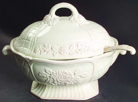 Cuisineware Ivory Tureen & Lid w/Ladle