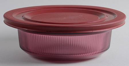 Visions Cranberry 24 Oz Rd Oven/Microwave Casserole & Plastic Lid