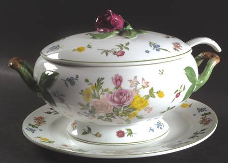 Le Cordon Bleu Tureen & Lid w/Ladle & Underplate