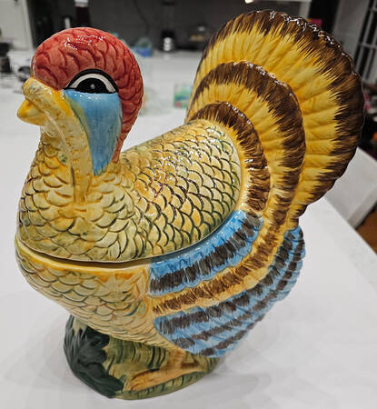 Thanksgiving Multicolor (Non-England) Figural Cookie Jar & Lid