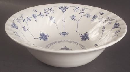 Finlandia (Swirl Rim, Columbia, Malaysia) 9" Round Vegetable Bowl