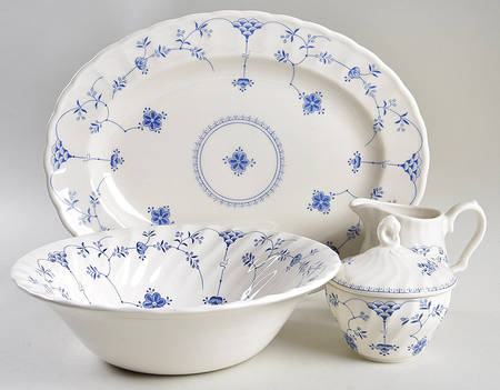 Finlandia (Swirl Rim, Columbia, Malaysia) 5 Piece Hostess Set