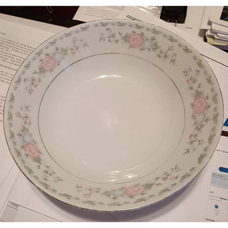 Helen 9" Round Vegetable Bowl