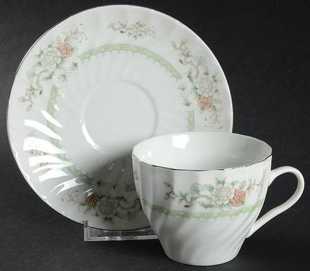 UP123 Flat Cup & Saucer Set