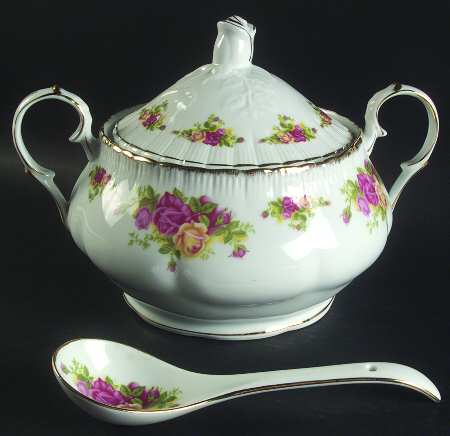 C2U1 Tureen & Lid w/Ladle