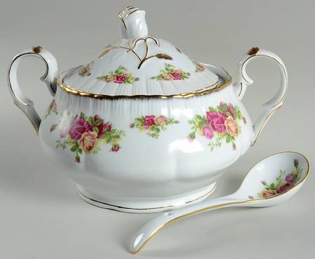 C2U1 Tureen & Lid w/Ladle