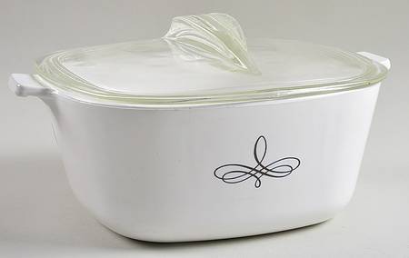 Black Trefoil 2.5 Quart Square Casserole with Lid