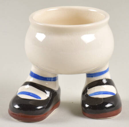 CAW8 Figural Egg Cup