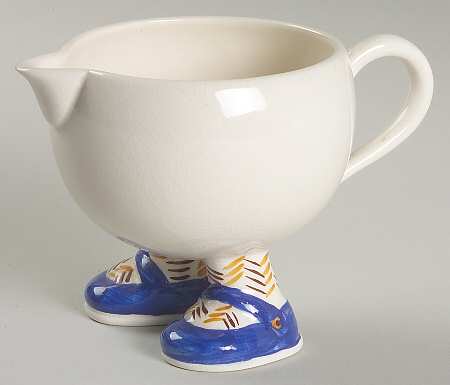 CAW8 Figural Creamer