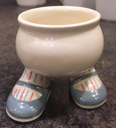 CAW8 Figural Egg Cup