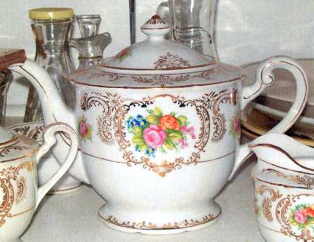 CHK27 Teapot & Lid