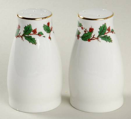 American Holly Salt & Pepper Set