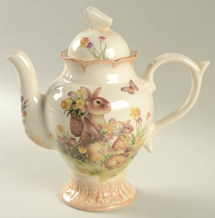 Easter Traditions Teapot & Lid