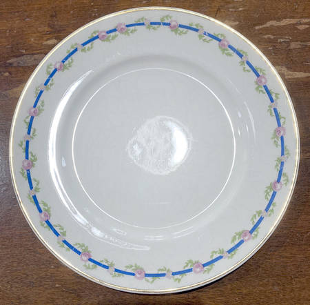 A195 Luncheon Plate