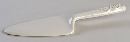 Adeline Ivory Solid Ceramic Pie/Cake Server